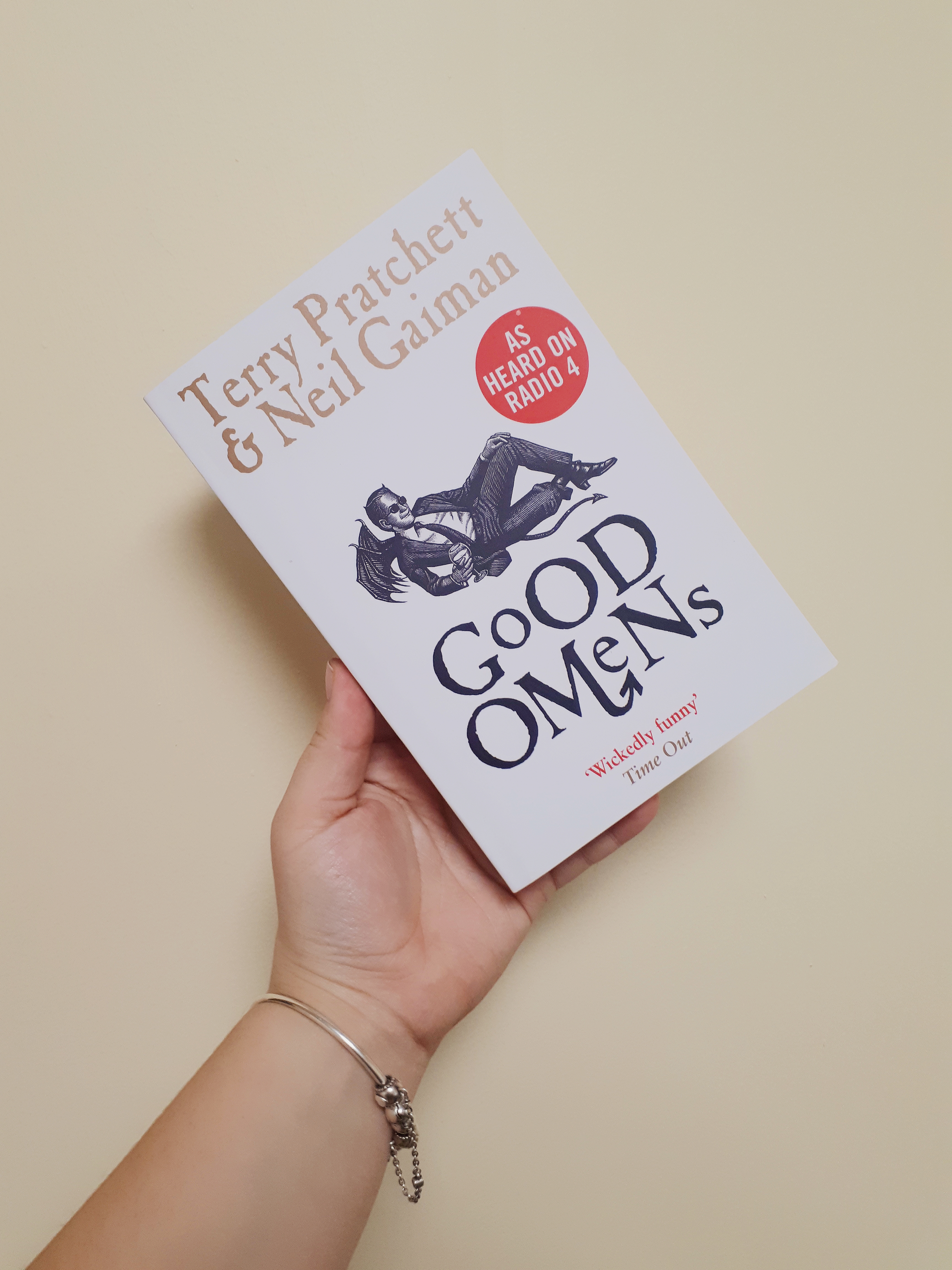 Cover of Good Omens - Terry Pratchett & Neil Gaiman